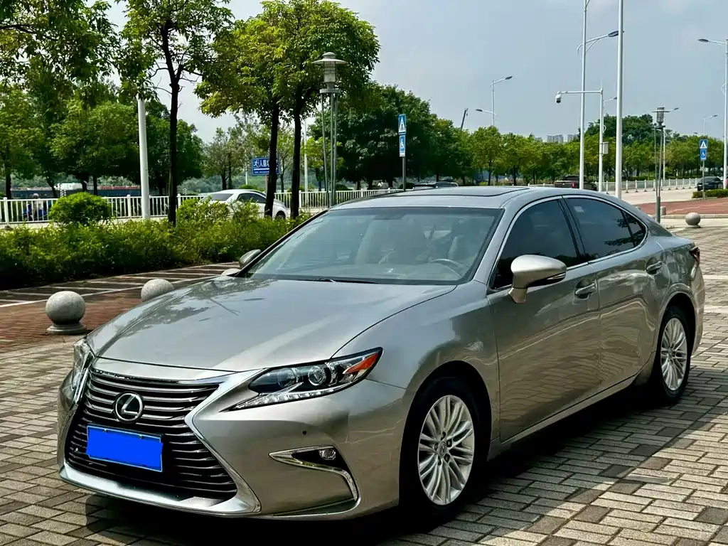 Lexus ES 2017
