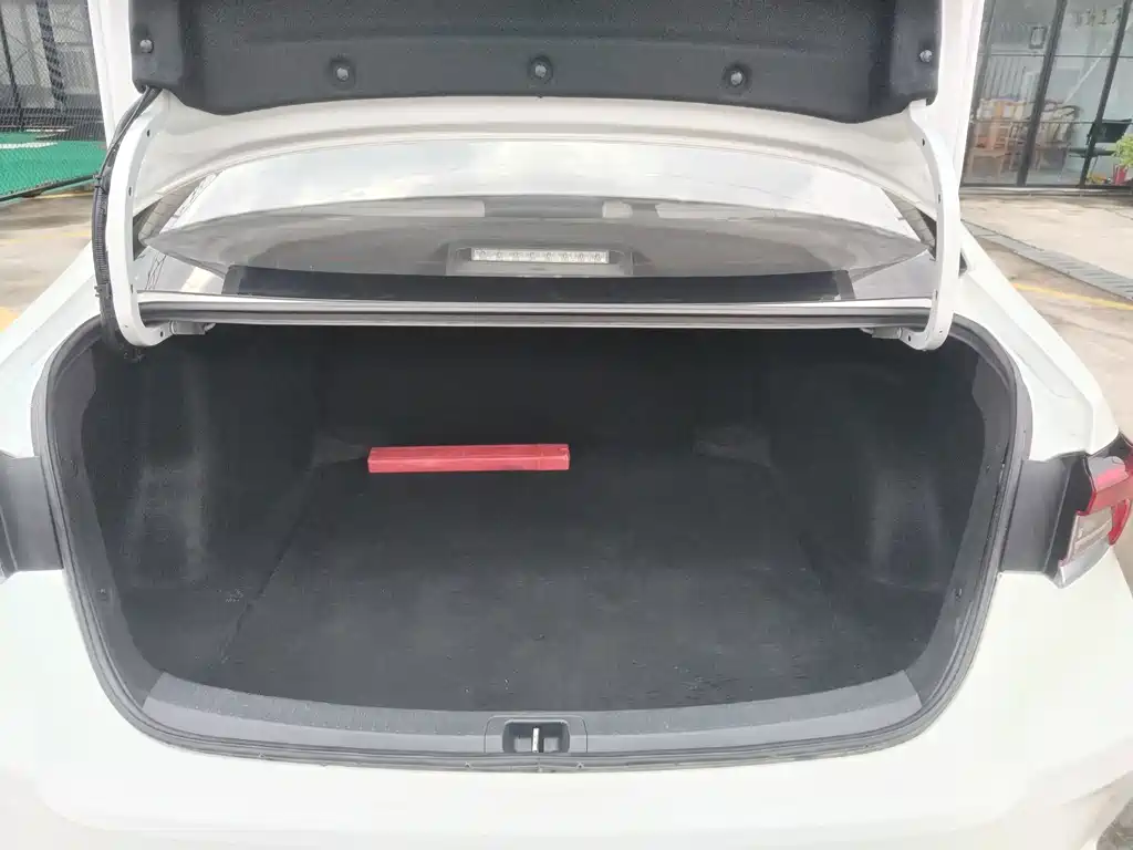 Toyota Corolla 2023 — фото 11