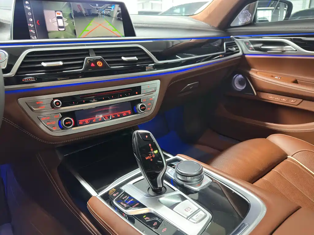 BMW 7 Series 2020 — фото 16
