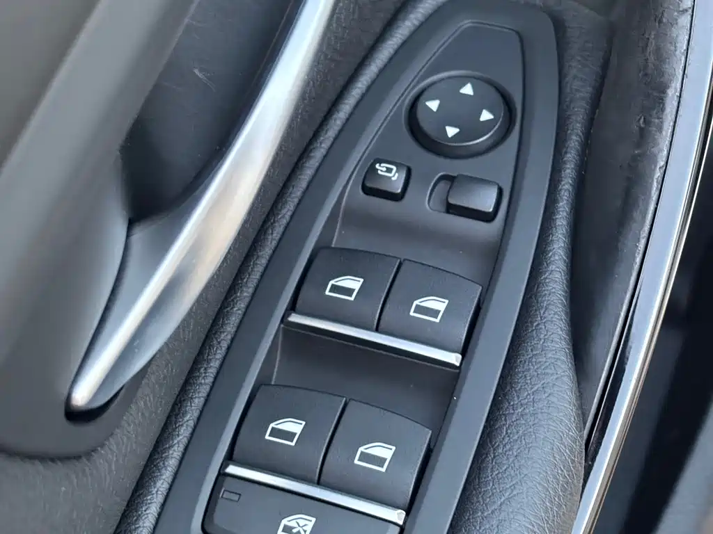 BMW 3 Series 2019 — фото 11