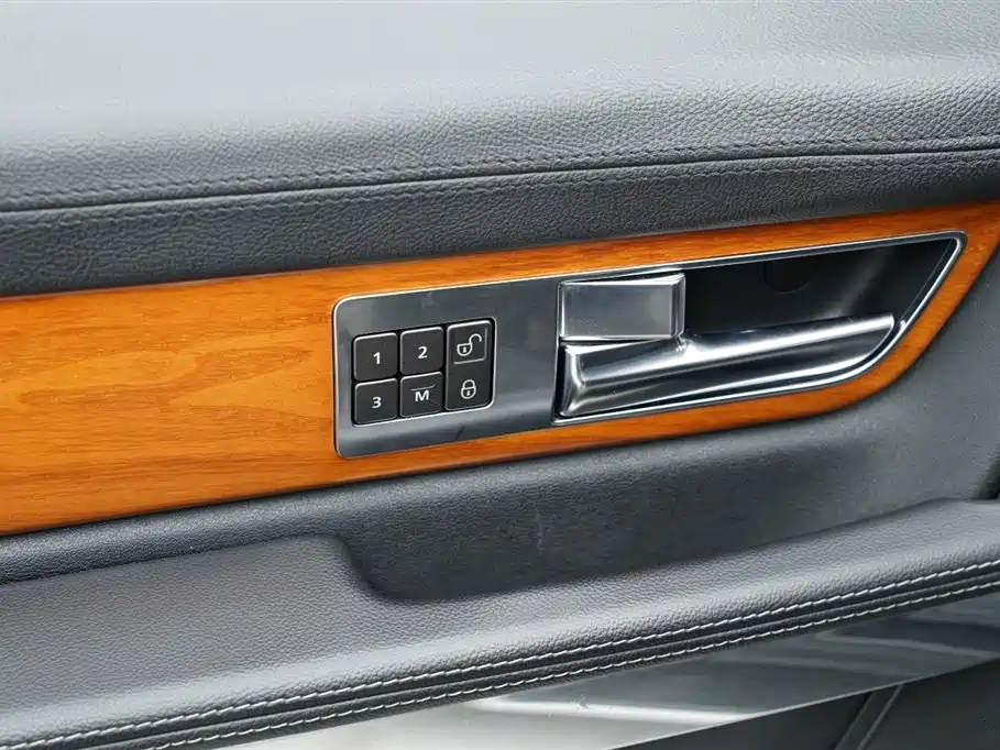 Land Rover Sport 2011 — фото 10