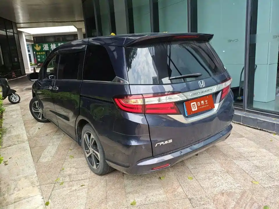 Honda Odyssey 2015 — фото 4