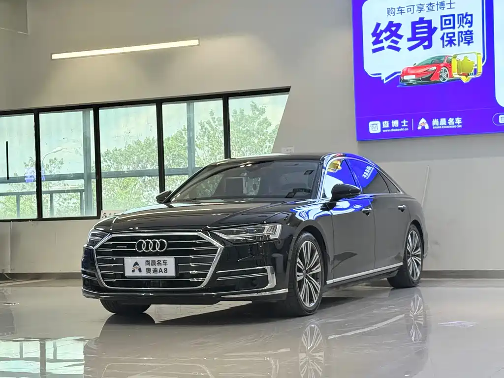 Audi A8 2021 — фото 1