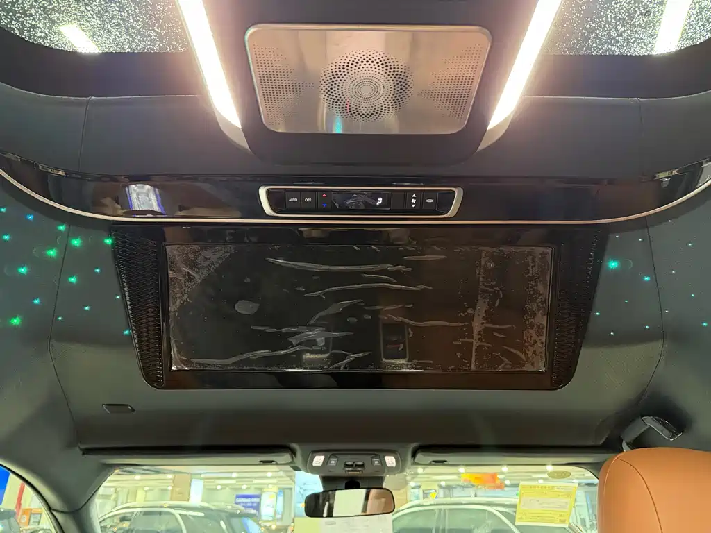 Toyota Granvia — фото 18