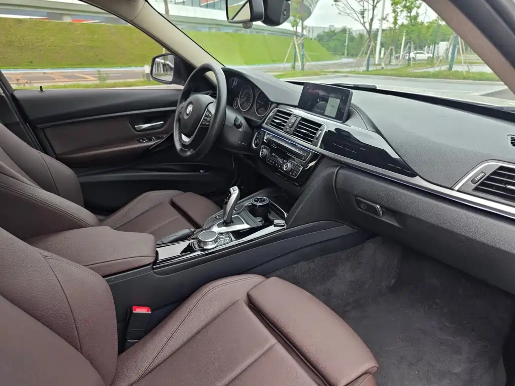 BMW 3 Series 2019 — фото 12