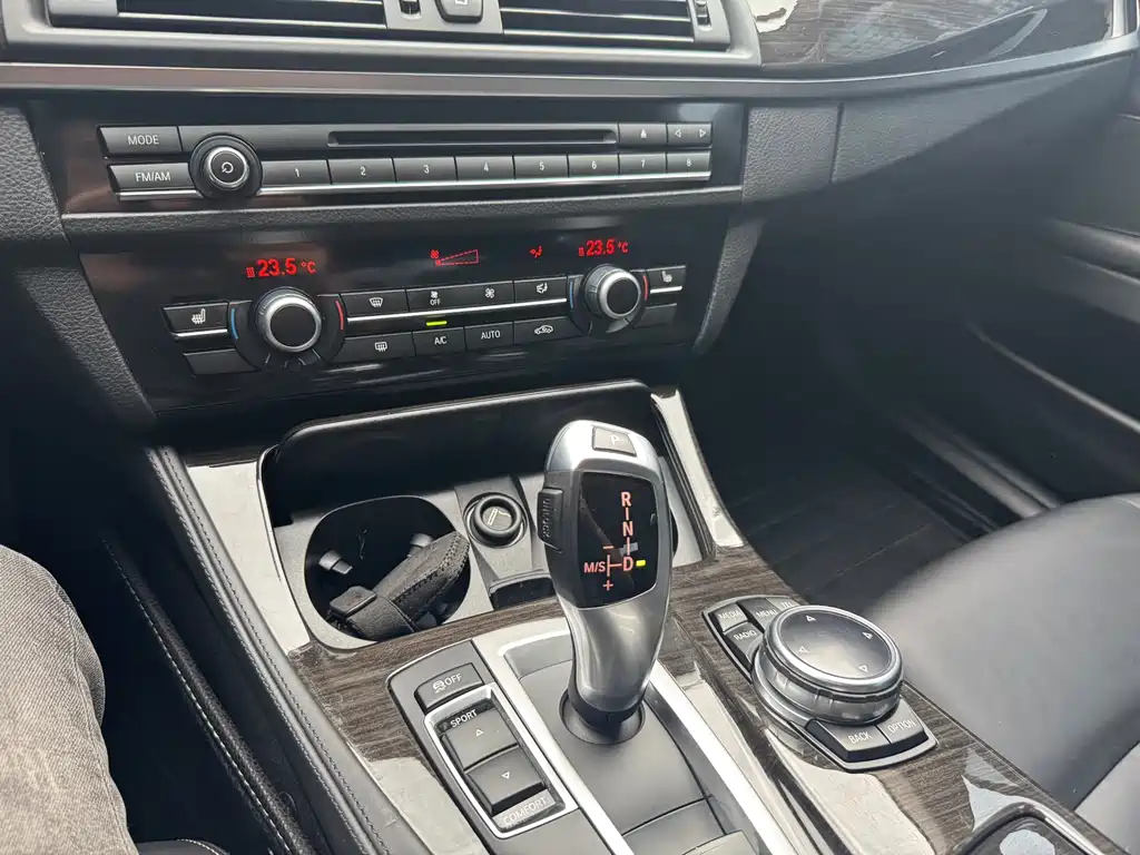BMW 5 Series 2014 — фото 13