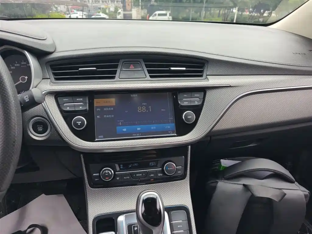 Geely Emgrand GS 2016 — фото 13