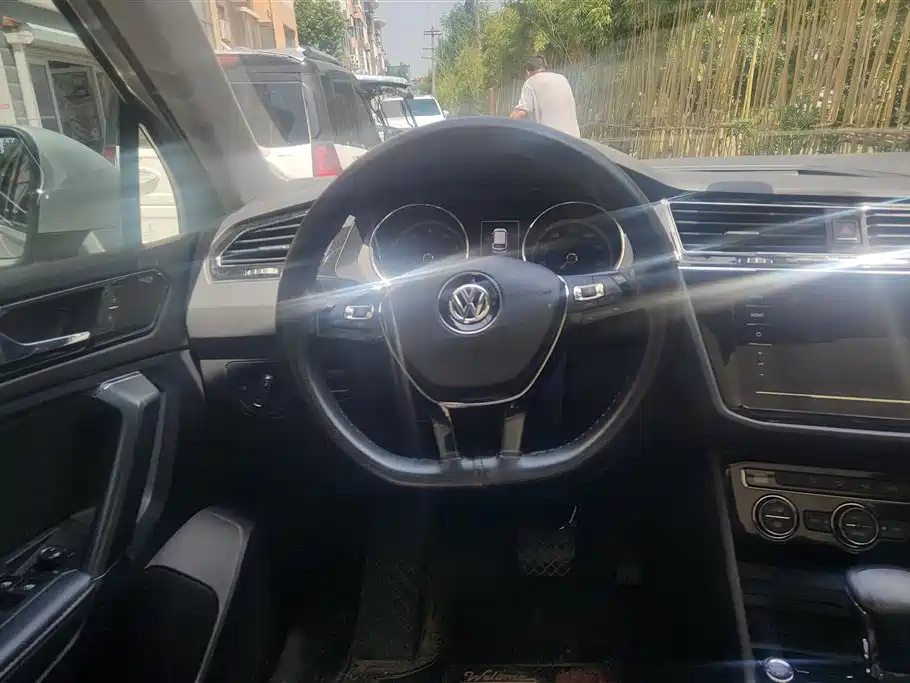 Volkswagen Tiguan L 2020 — фото 15
