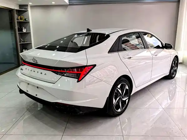 Hyundai Elantra 2022