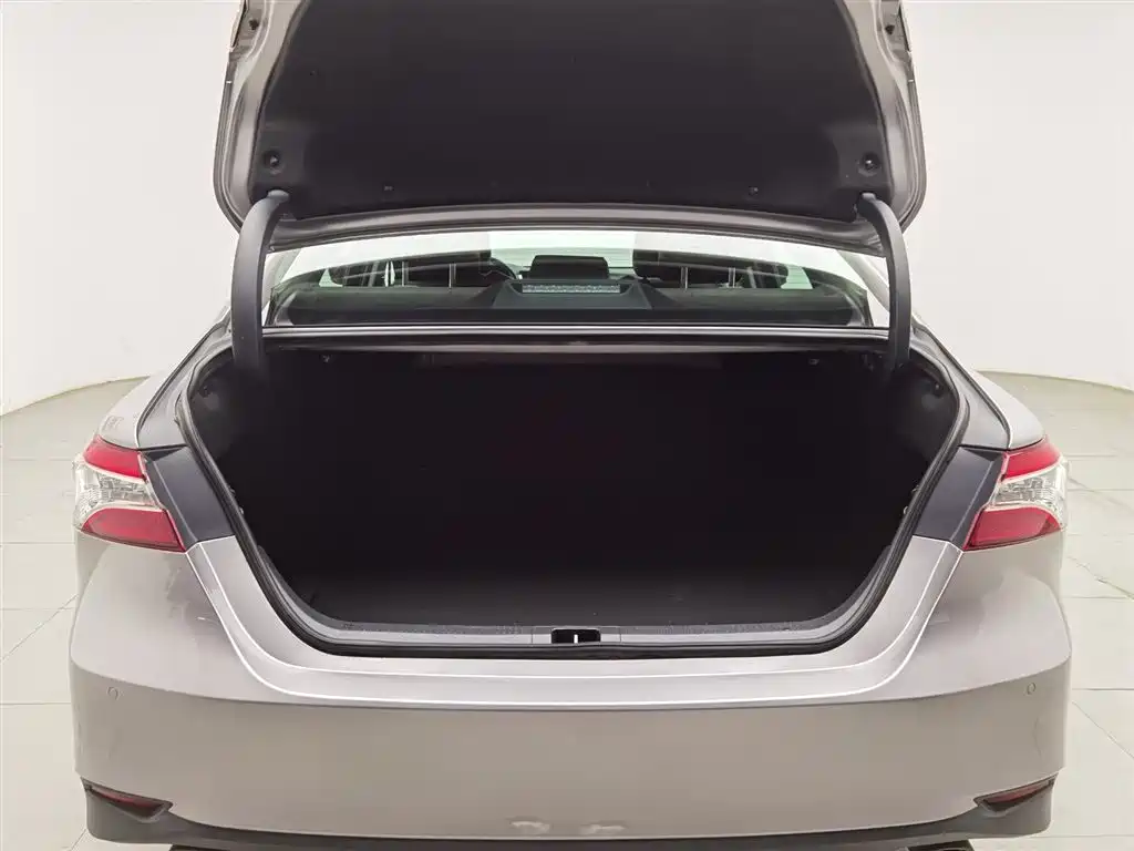 Toyota Camry 2023 — фото 16
