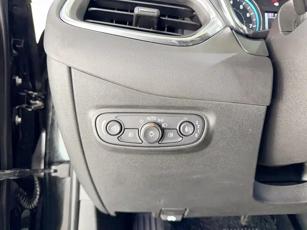Chevrolet Equinox 2018 — фото 19