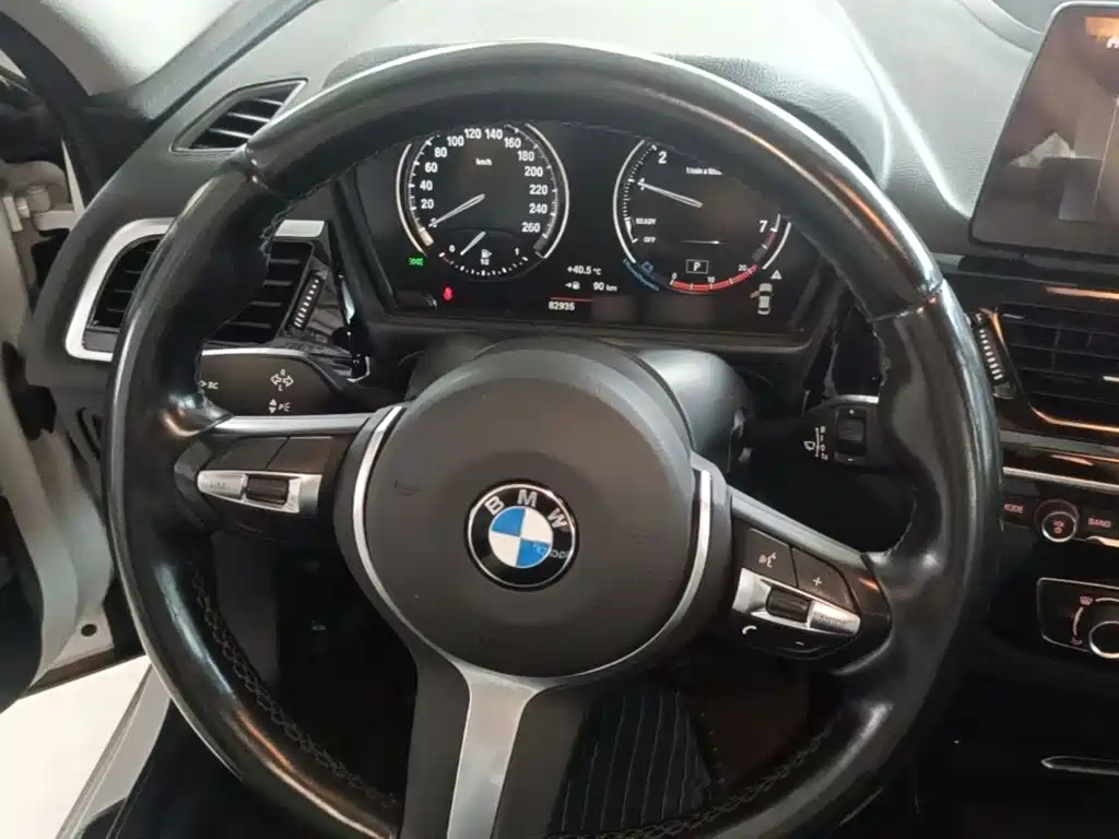 BMW 1 Series 2022 — фото 11