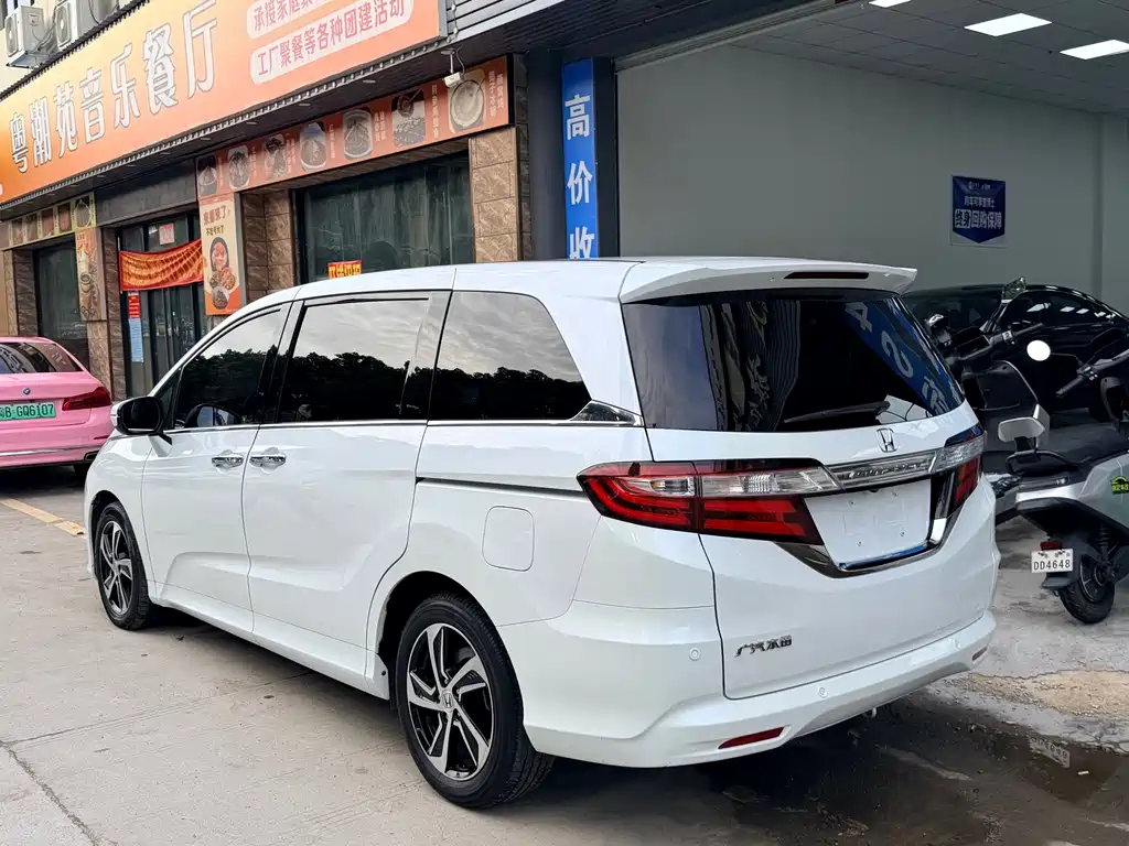 Honda Odyssey 2017 — фото 11