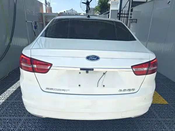 Ford Escort 2016