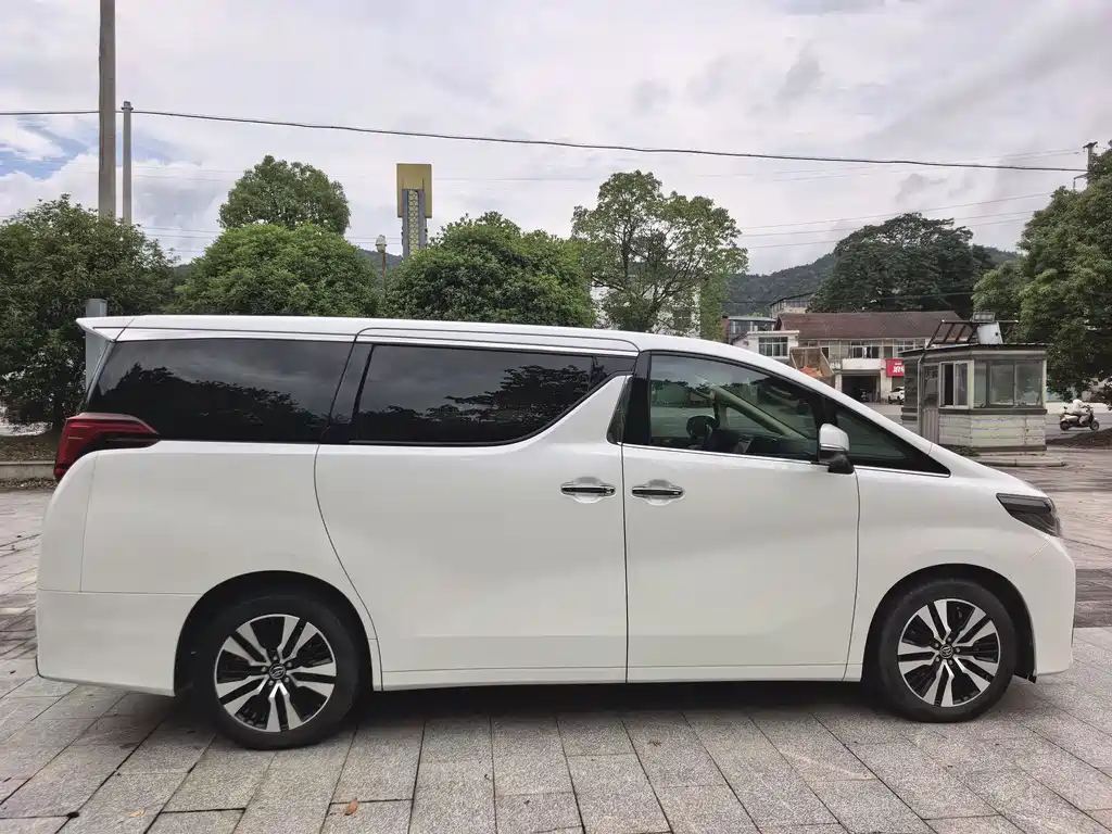 Toyota Alphard 2018 — фото 7