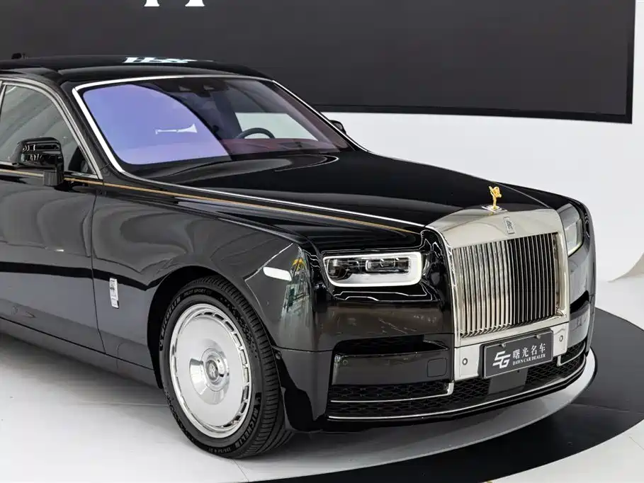 Rolls-Royce Phantom 2019 — фото 23
