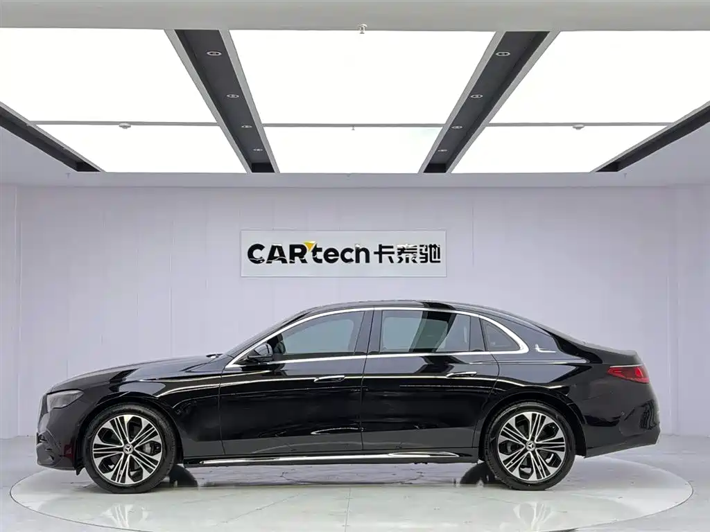 Mercedes-Benz E-Class 2024 — фото 2