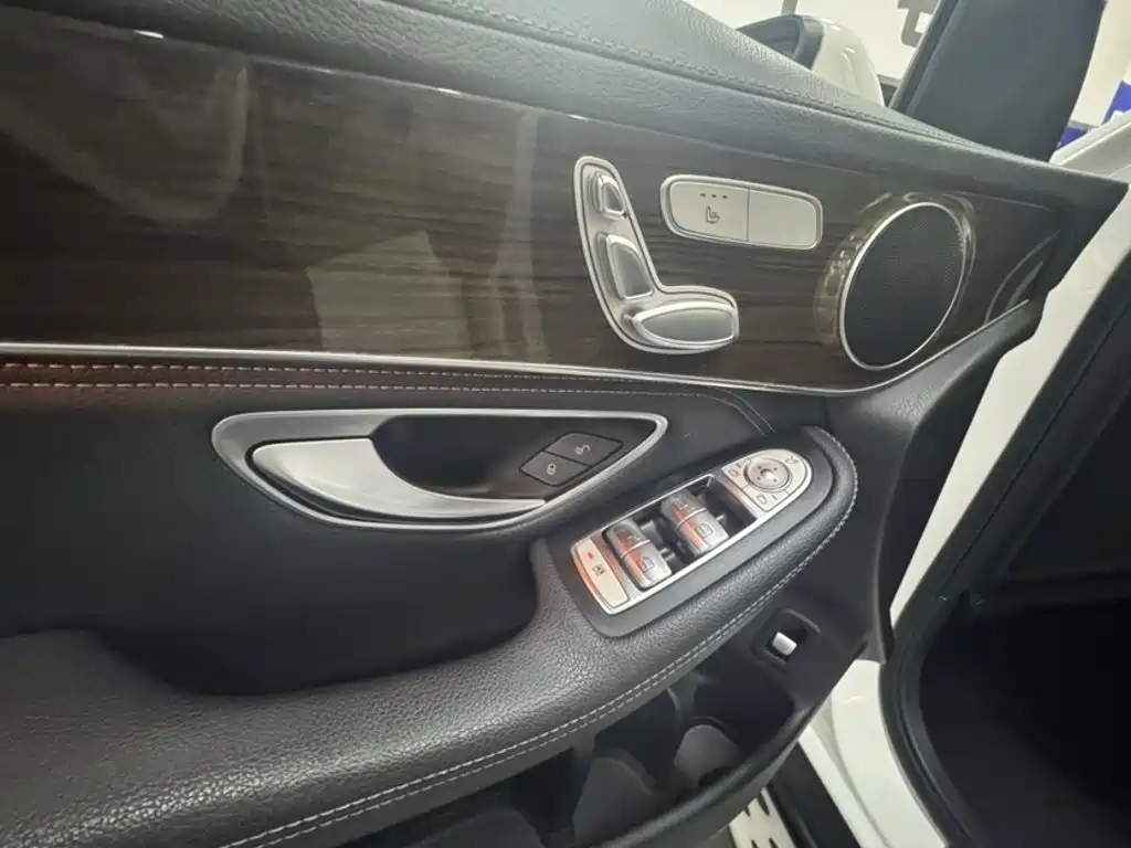 Mercedes-Benz GLC 2018 — фото 16