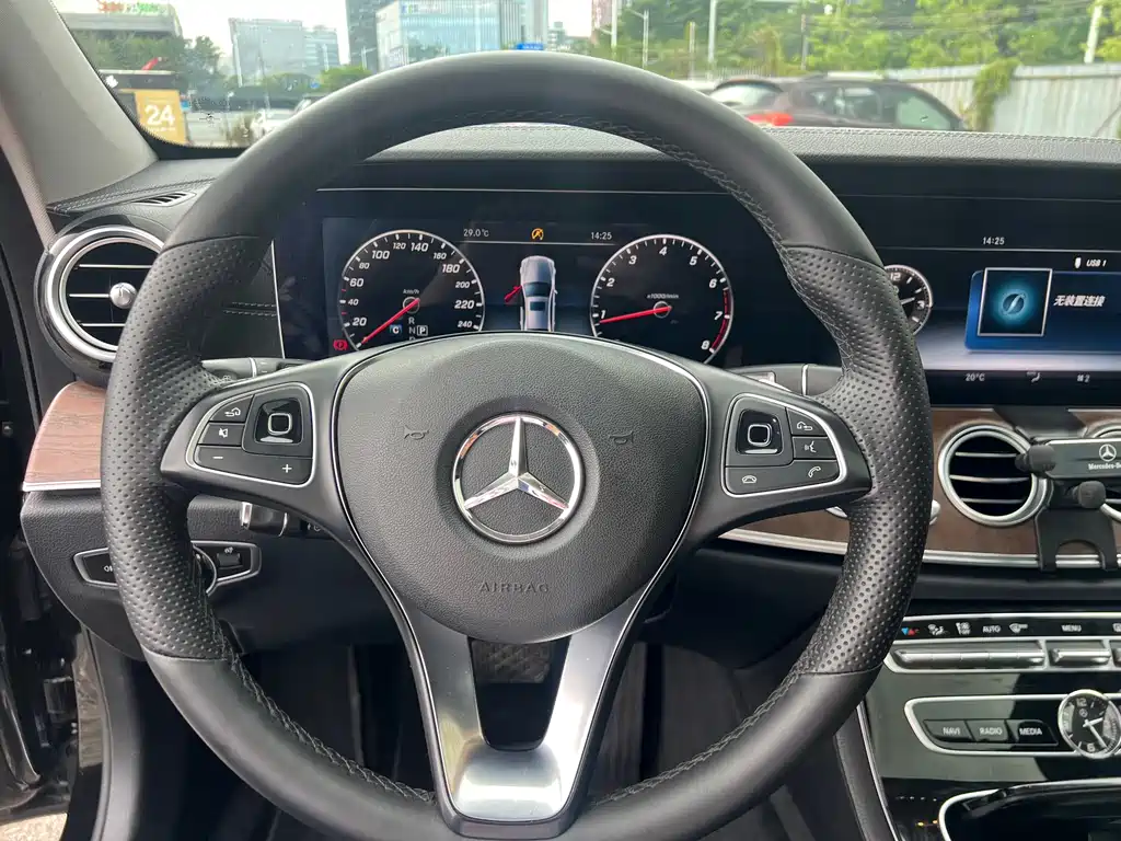 Mercedes-Benz E-Class 2017 — фото 9