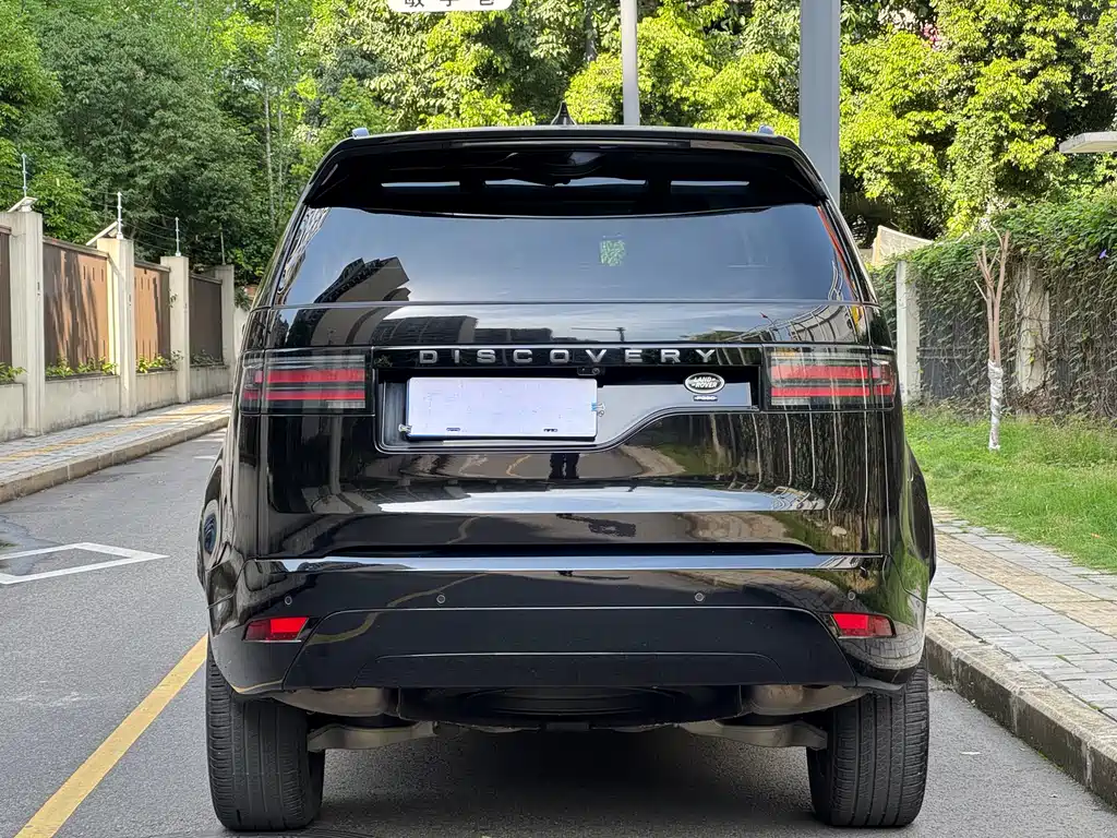 Land Rover Discovery 2023 — фото 10