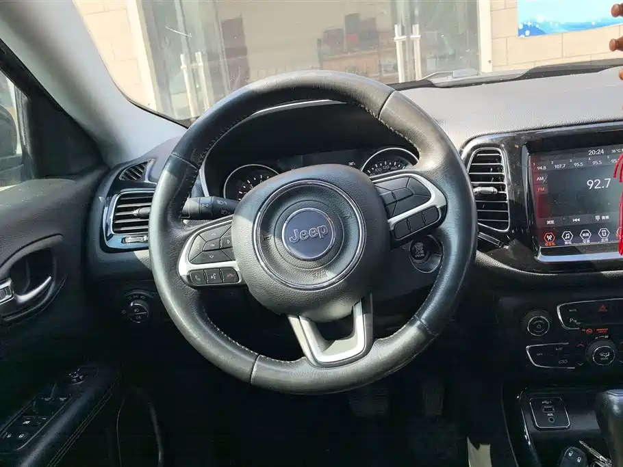 Jeep Compass 2020 — фото 15