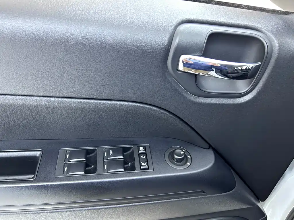 Jeep Compass 2015 — фото 12