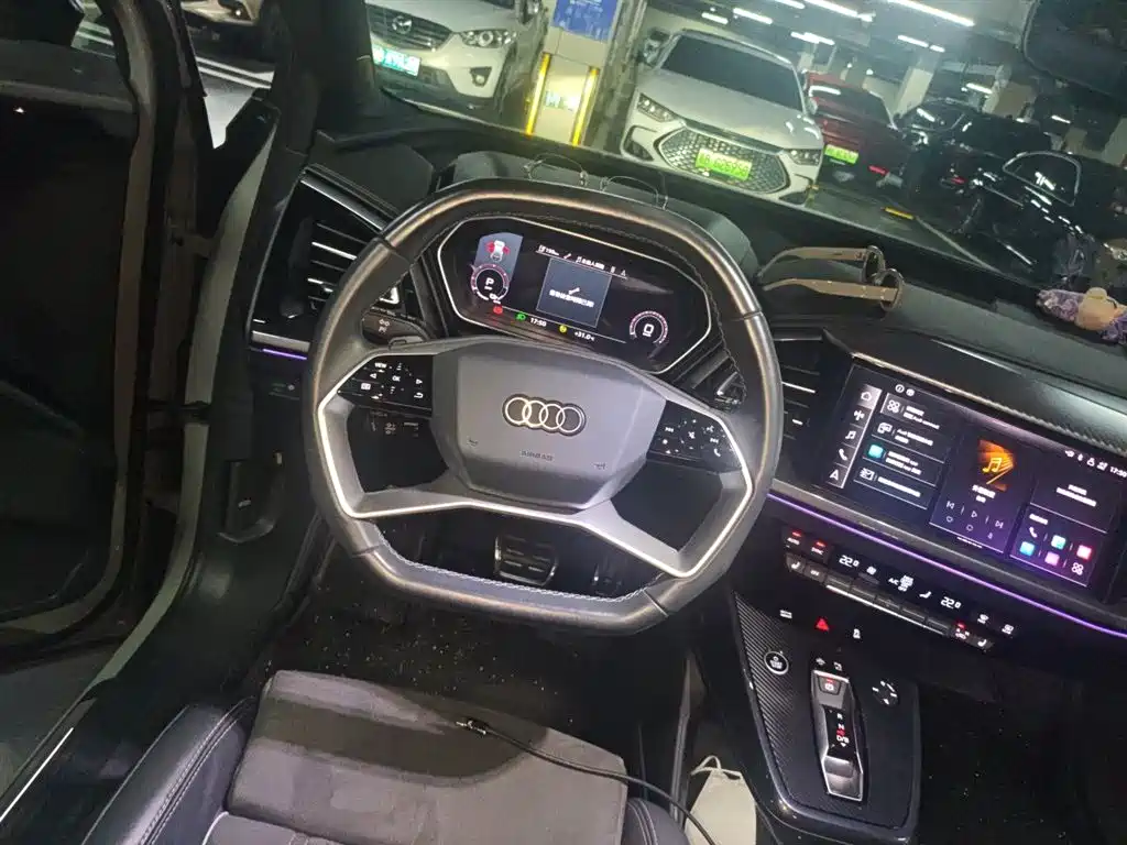 Audi Q4 e-tron 2023 — фото 3