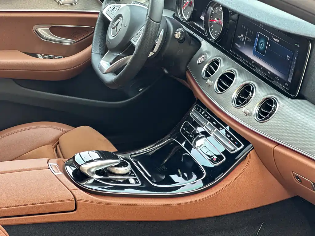 Mercedes-Benz E-Class 2018 — фото 36