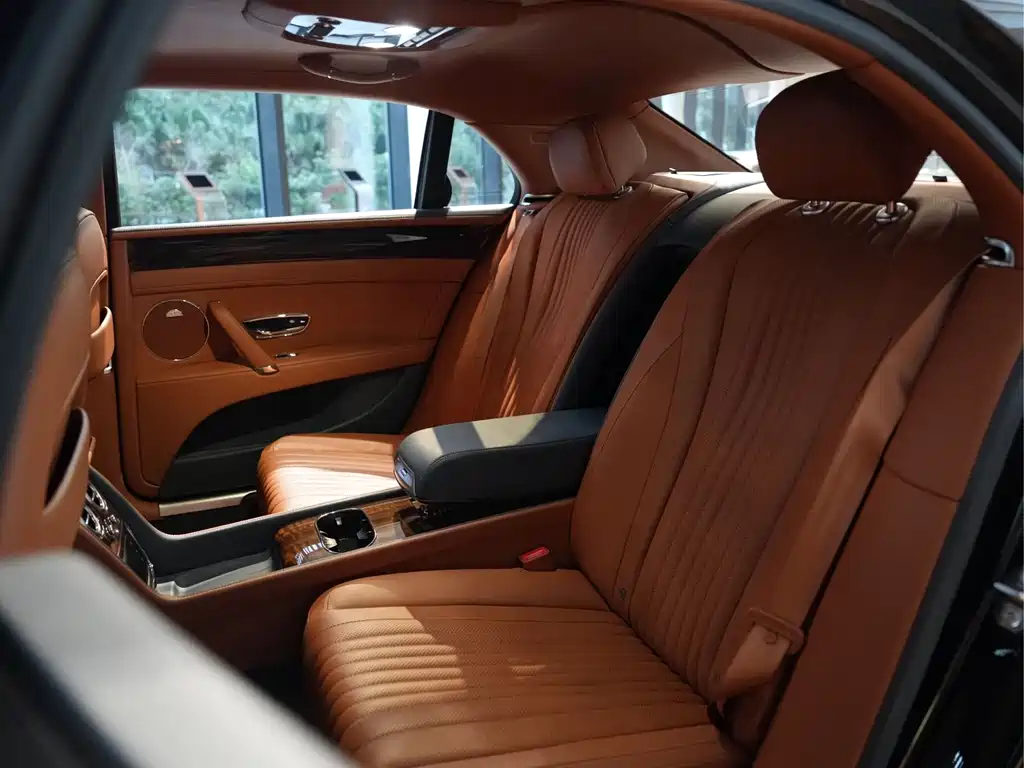Bentley Flying Spur 2018 — фото 13