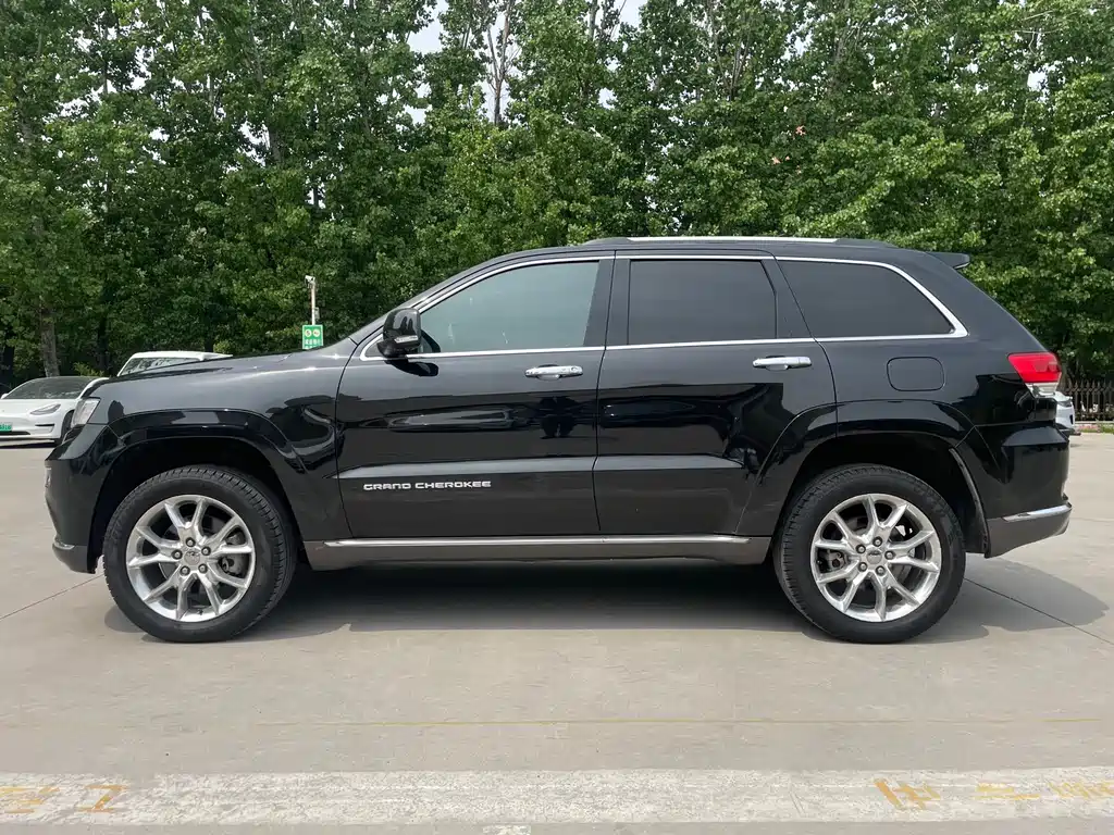 Jeep Grand Cherokee 2013 — фото 10