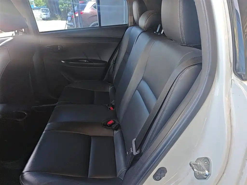 Toyota Yaris L 2020 — фото 17