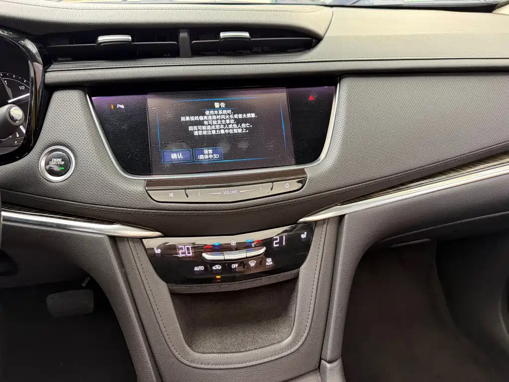Cadillac XT5 2016 — фото 10