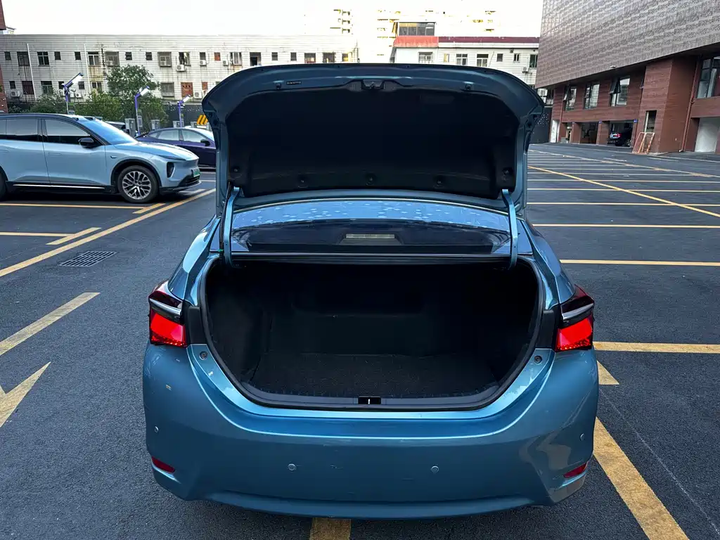 Toyota Corolla 2015 — фото 28