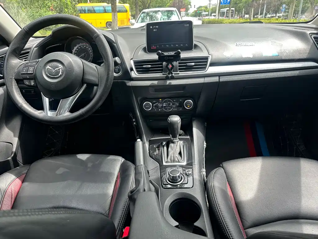 Mazda 3 Axela 2015 — фото 11