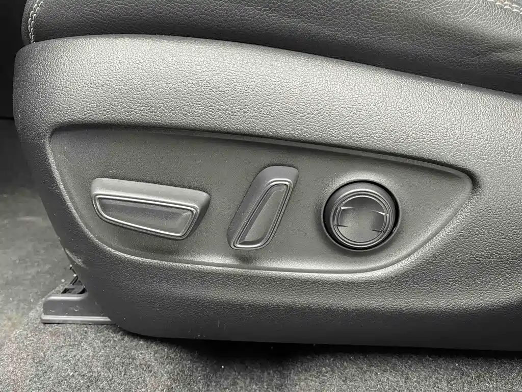 Toyota RAV4 2021 — фото 16