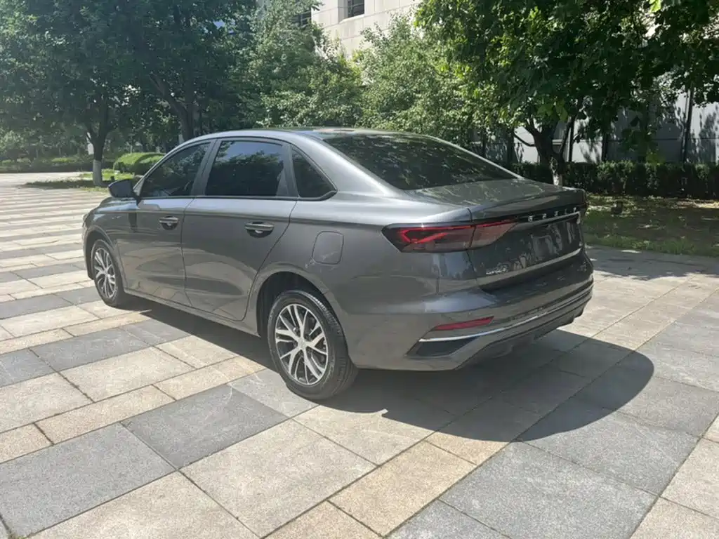 Geely Emgrand 2024