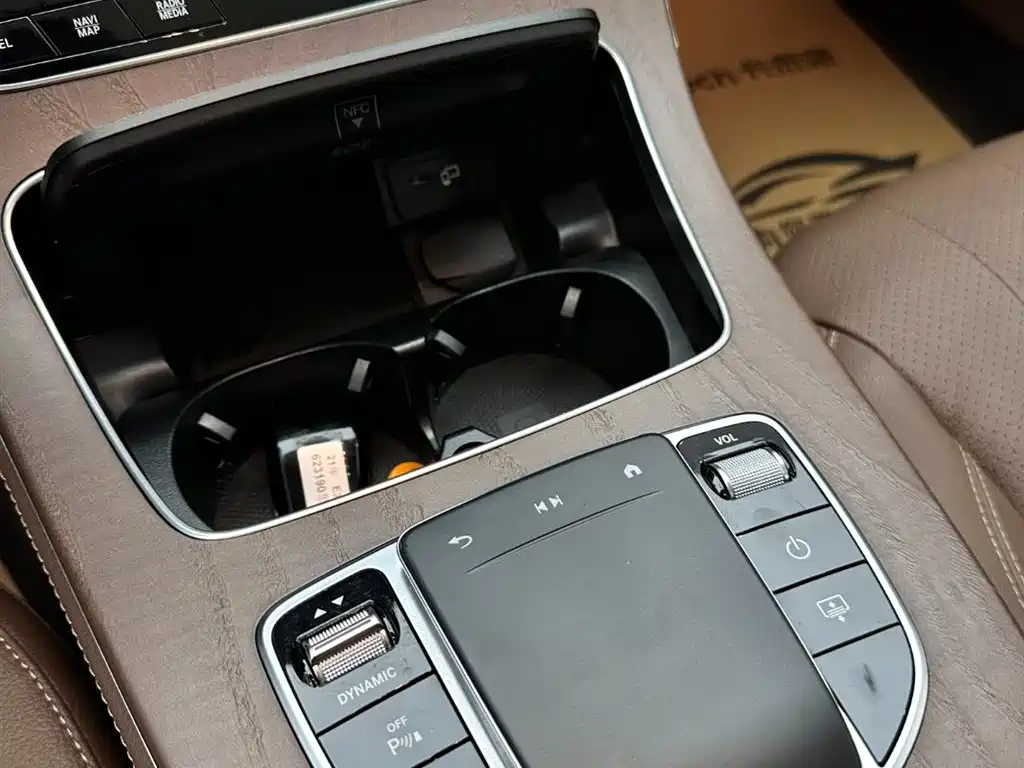 Mercedes-Benz E-Class 2021 — фото 17