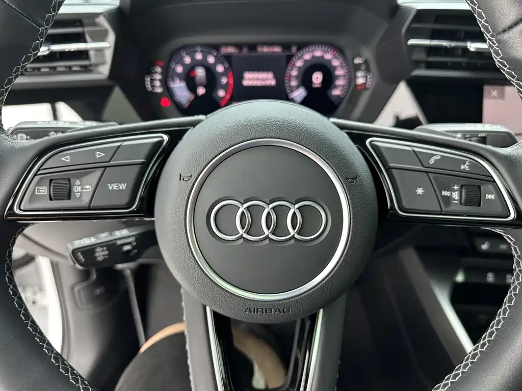 Audi A3 2023 — фото 13