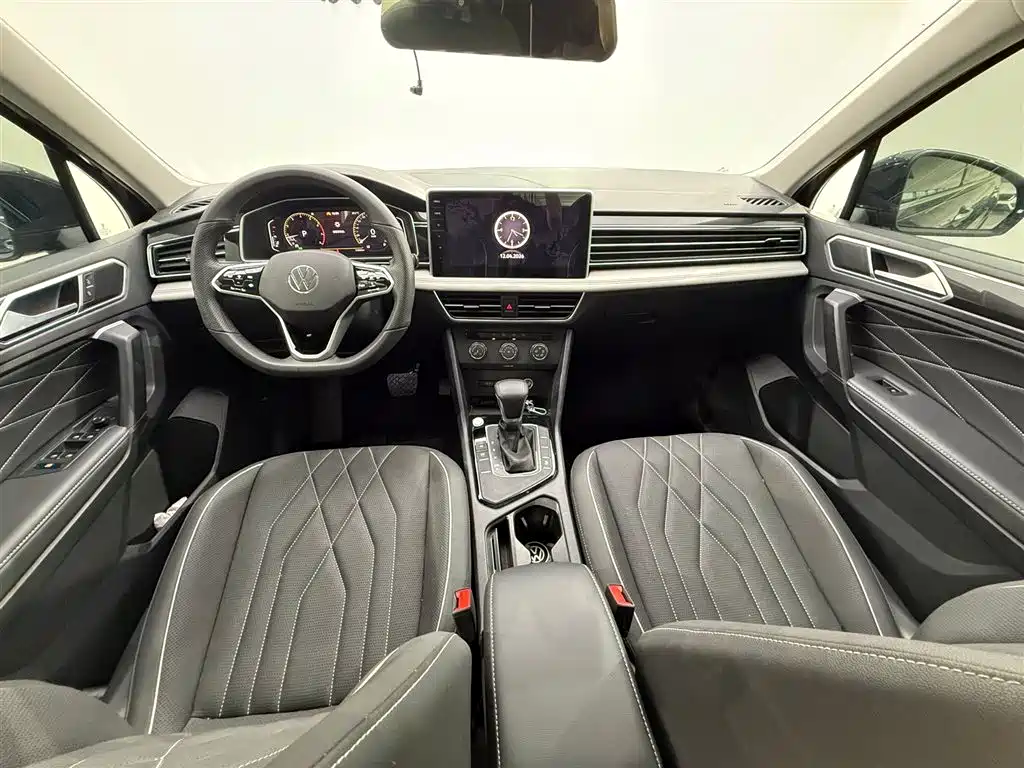 Volkswagen Tiguan L 2023 — фото 10