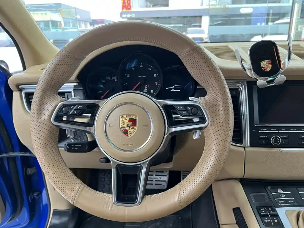 Porsche Macan 2015 — фото 10