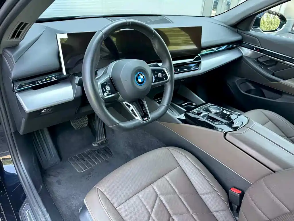 BMW i5 2025 — фото 10