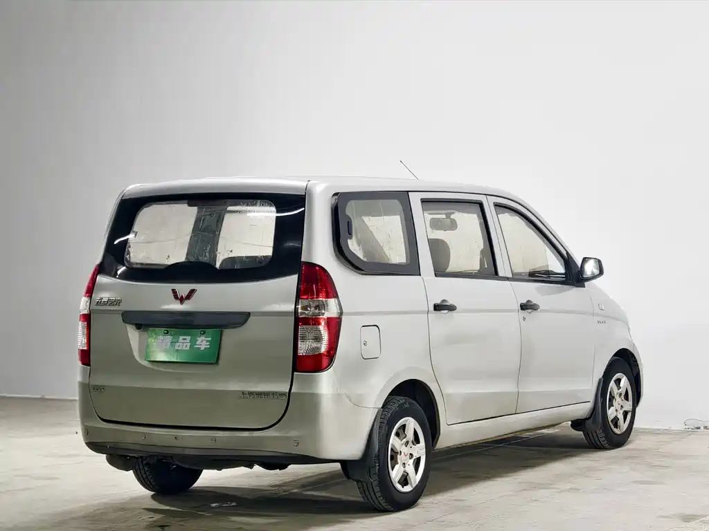Wuling Hongguang 2015