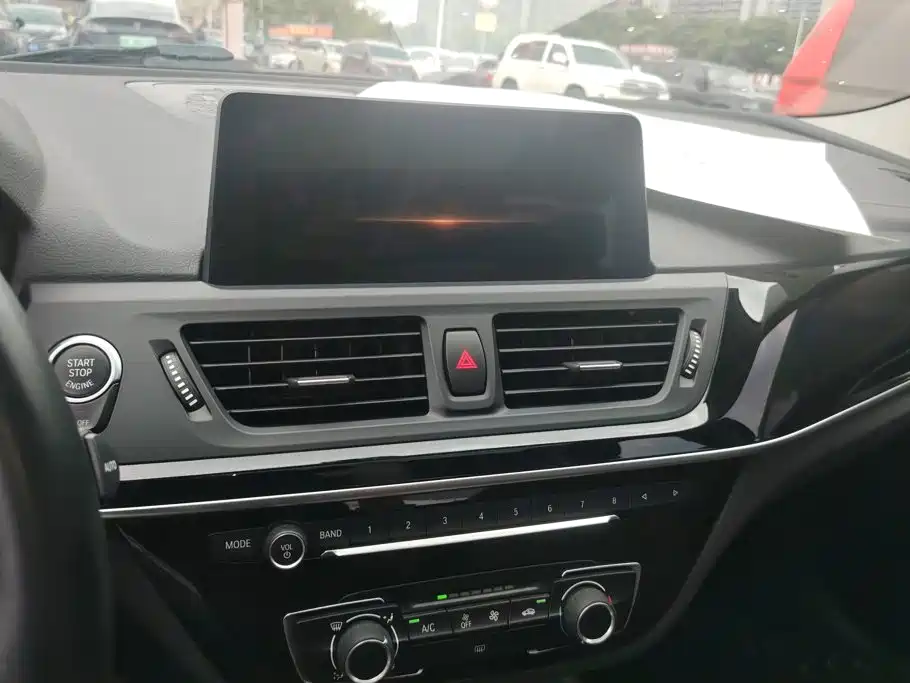 BMW 1 Series 2020 — фото 13