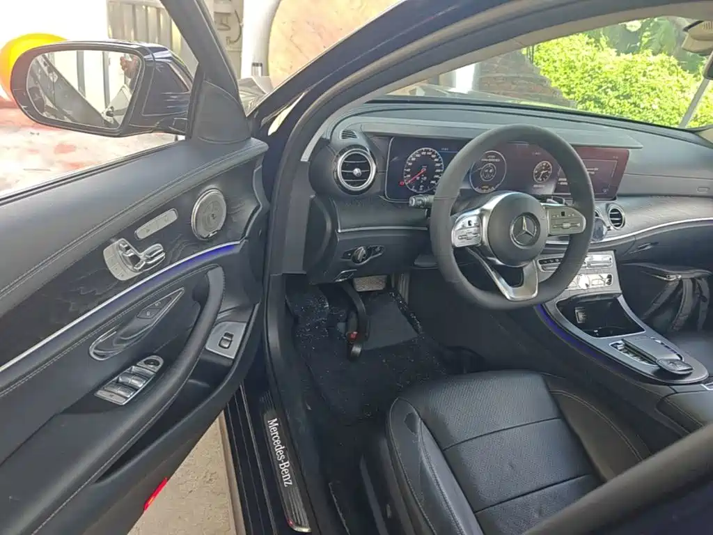Mercedes-Benz E-Class 2019 — фото 16