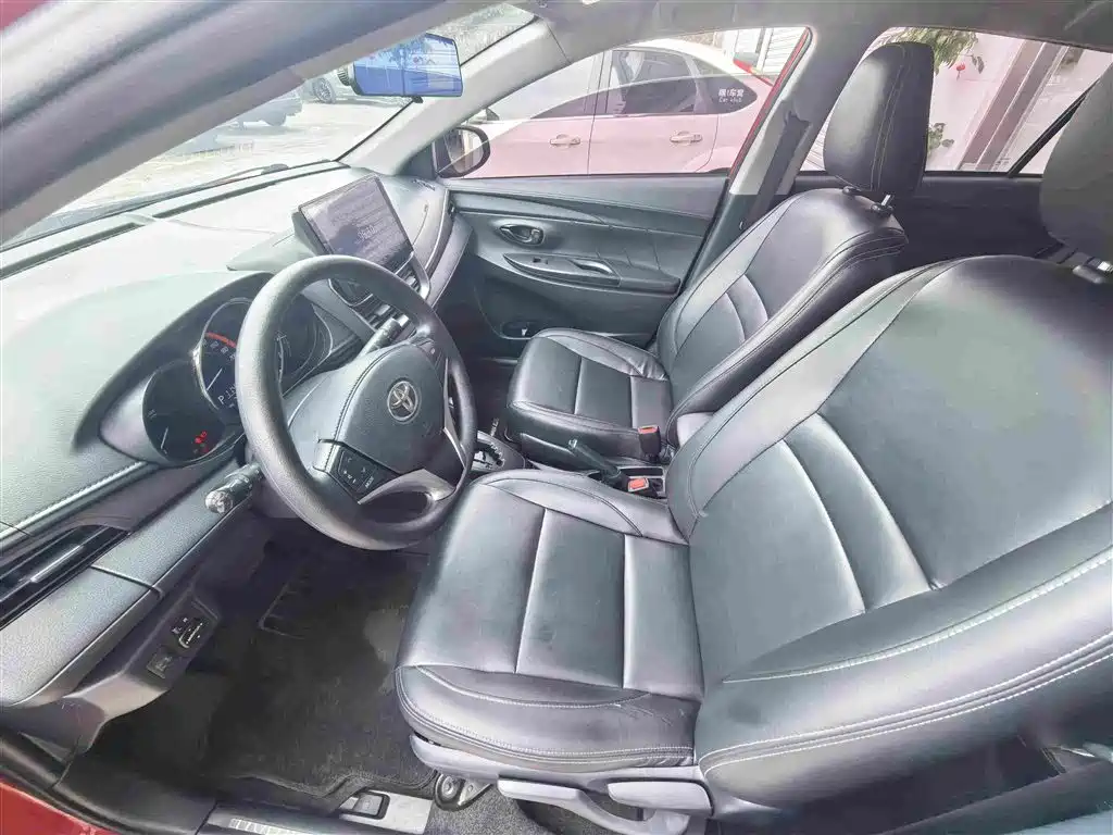 Toyota Yaris L 2023