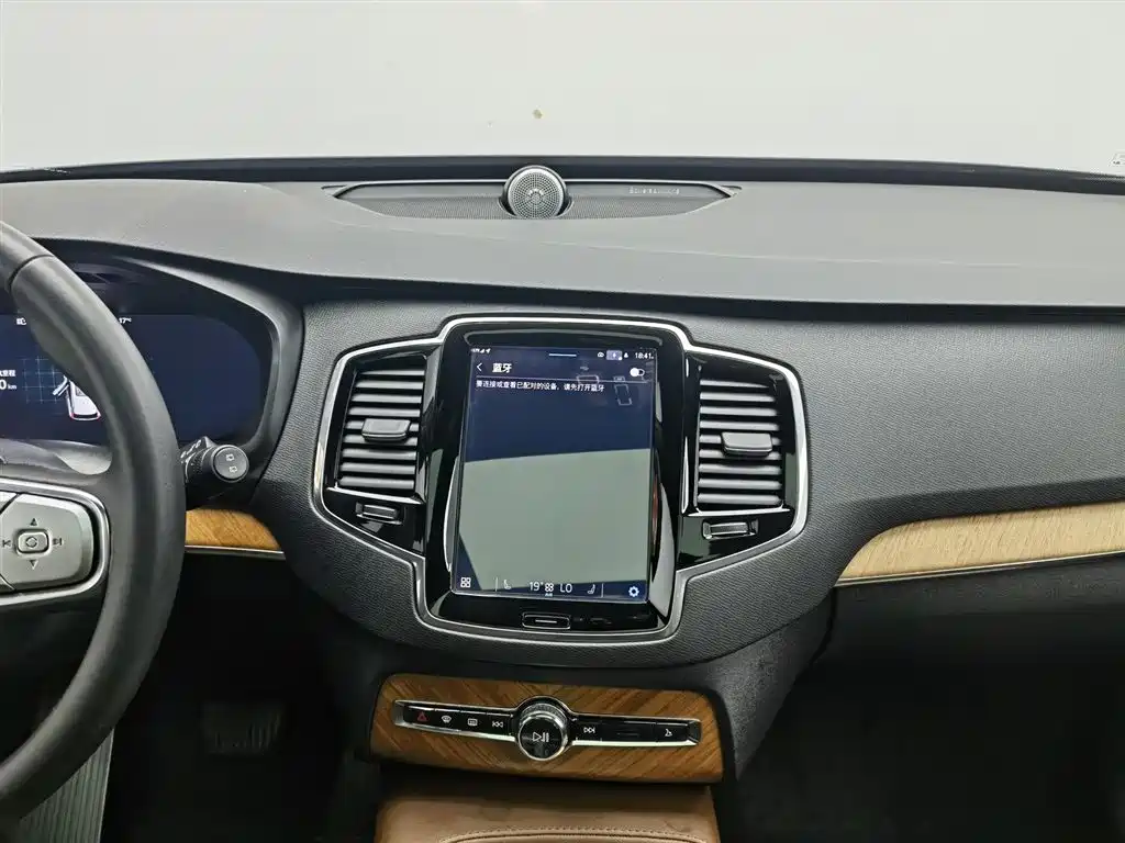 Volvo XC90 2023 — фото 12
