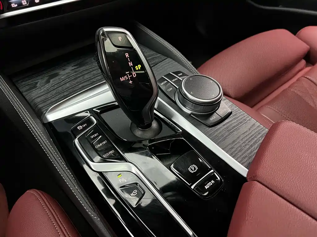 BMW 5 Series 2021 — фото 15