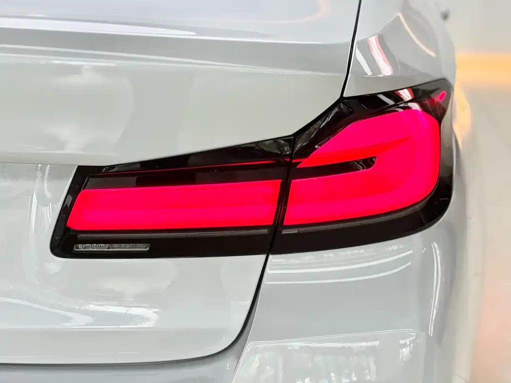 BMW 5 Series 2021 — фото 18