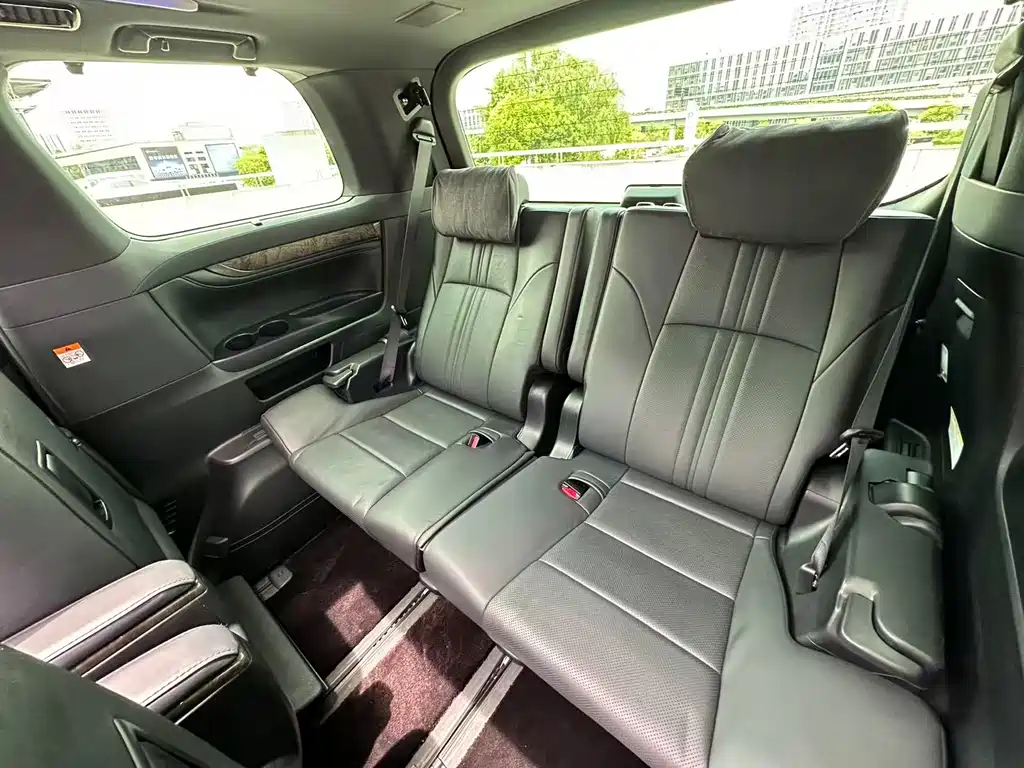 Toyota Vellfire 2023 — фото 10