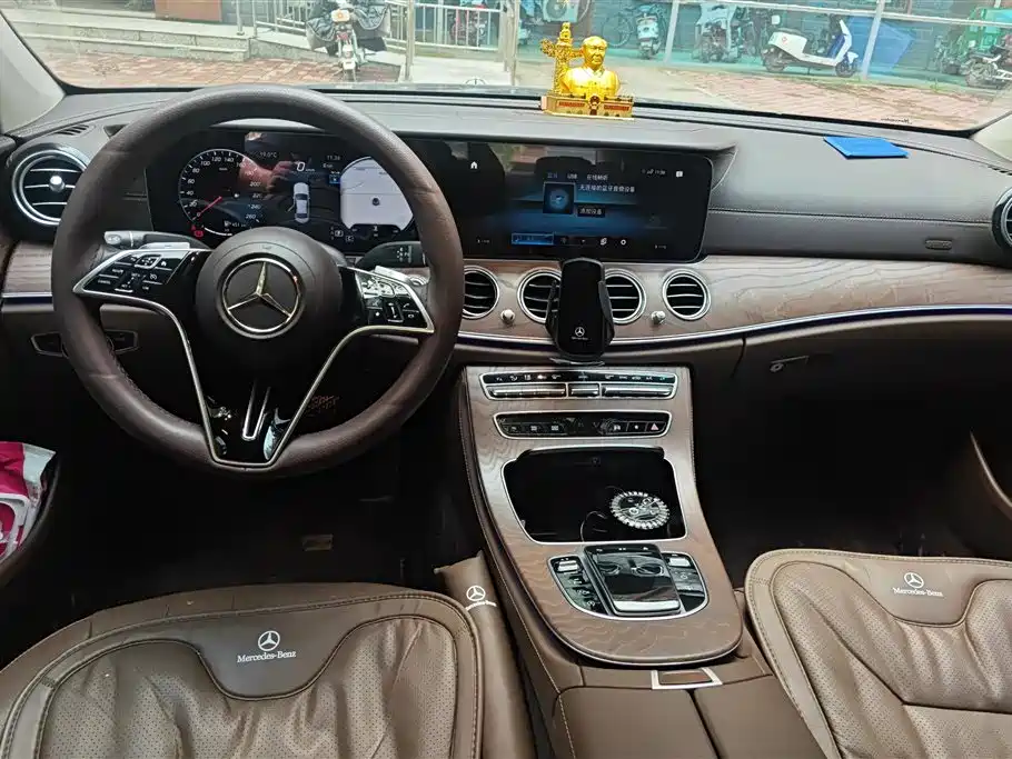 Mercedes-Benz E-Class 2022 — фото 12